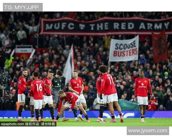 昔日足球巨星重返绿茵场再展风采引发球迷热议与期待